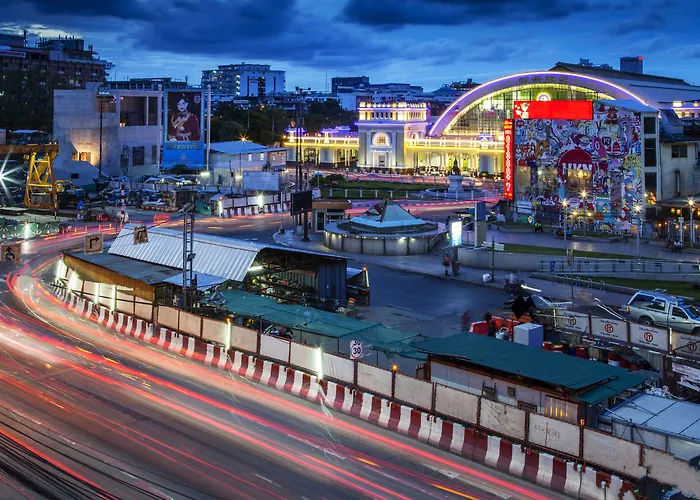 At Hua Lamphong *